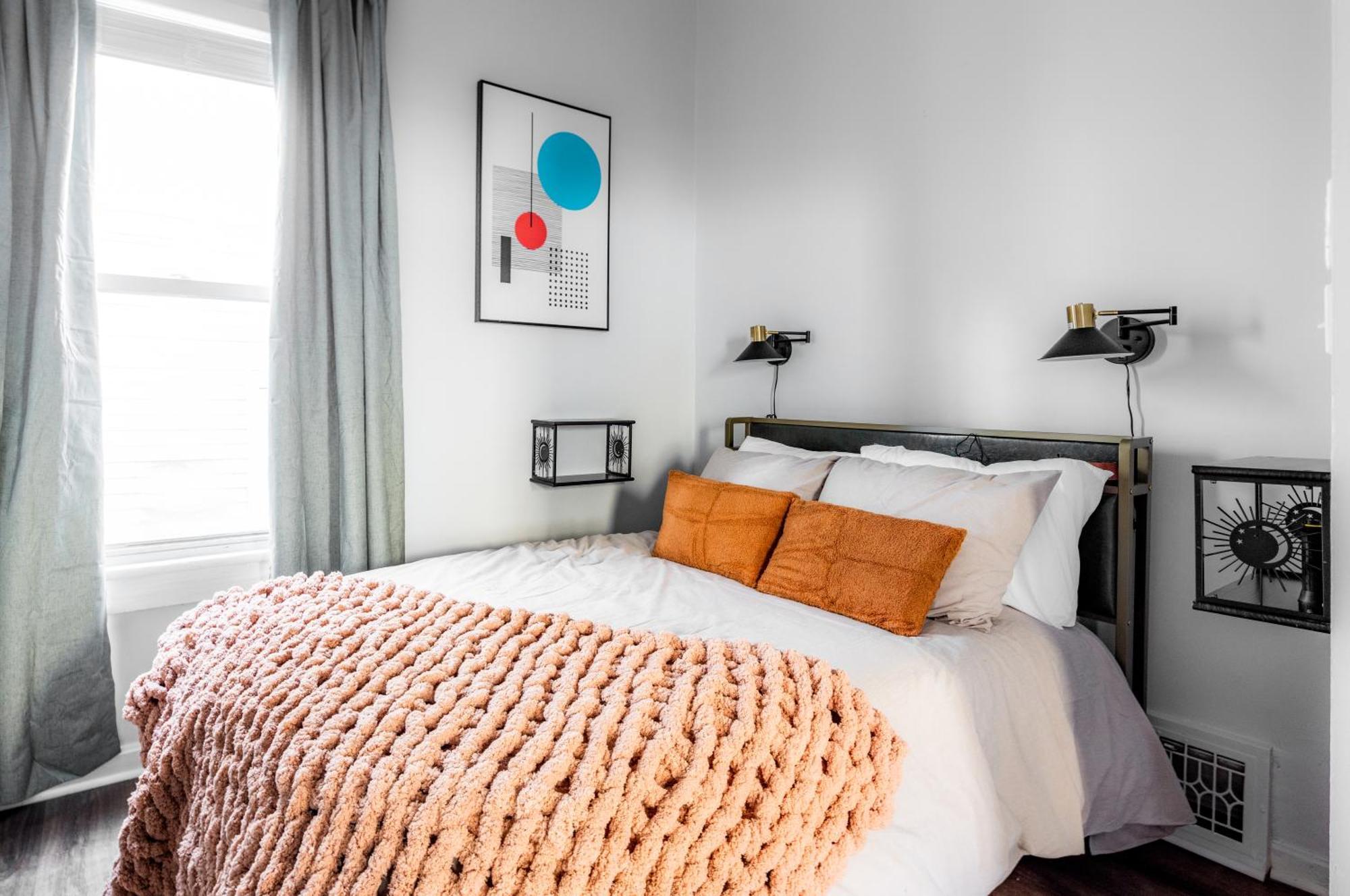 Mid-Century Modern Retreat In Little Italy Apartment Cleveland Exterior photo